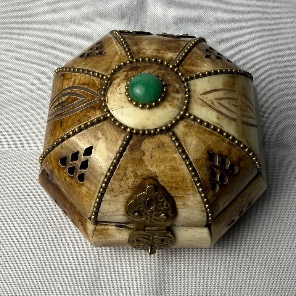 Vintage Camel‎ Bone & Brass Trinket Box Octagonal India Green Cabochon